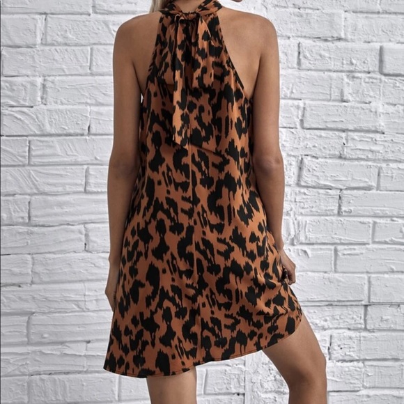Boho leopard print tie back halter mini dress - Picture 2 of 6
